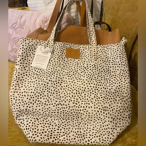 Tote made custom by artisans in Uganda.